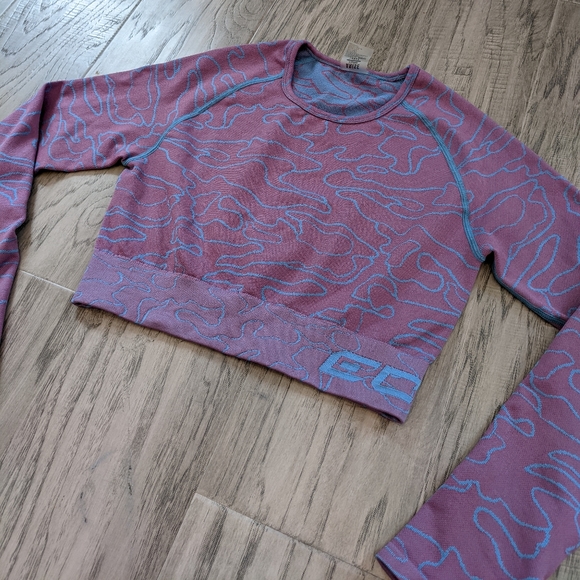 Arise Camo by Echt Long Sleeve Workout Crop Top - Picture 5 of 12